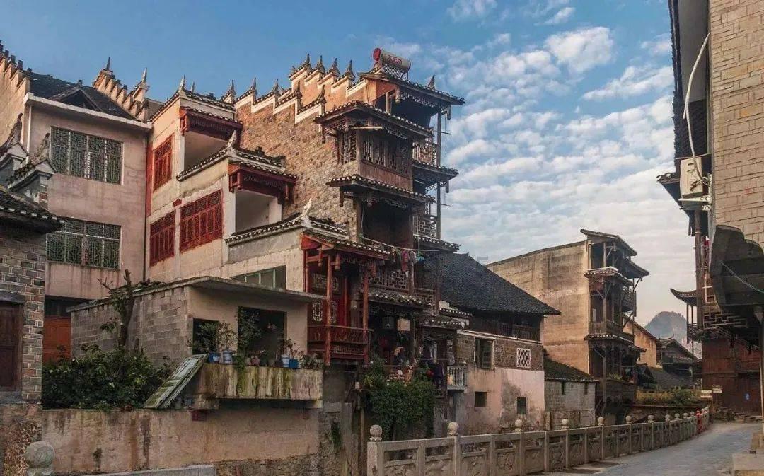 机智问答网页-你请客吃饭,结账时发现有人私下拿好烟好酒记在账上,怎么应对?最全面的解答平台